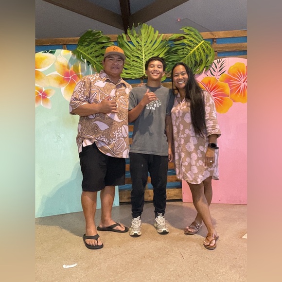 I’m Live! Come hang out, talk story, and shop with me! ♥️Jasmine - Picture 3 of 3